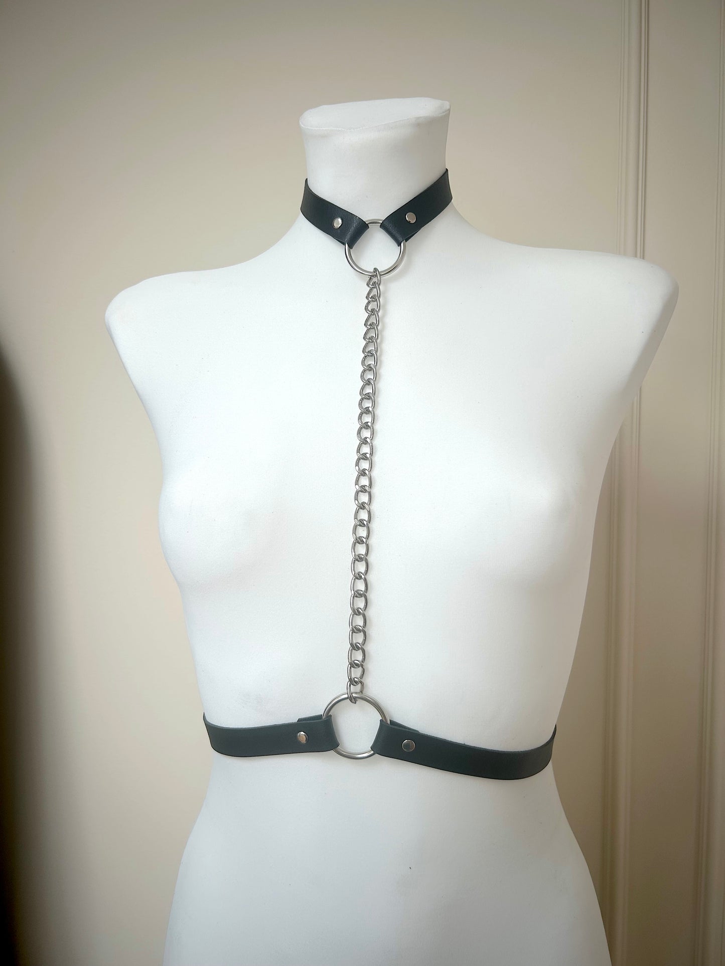 Skórzany Harness Damski z Łańcuszkiem - Selfish