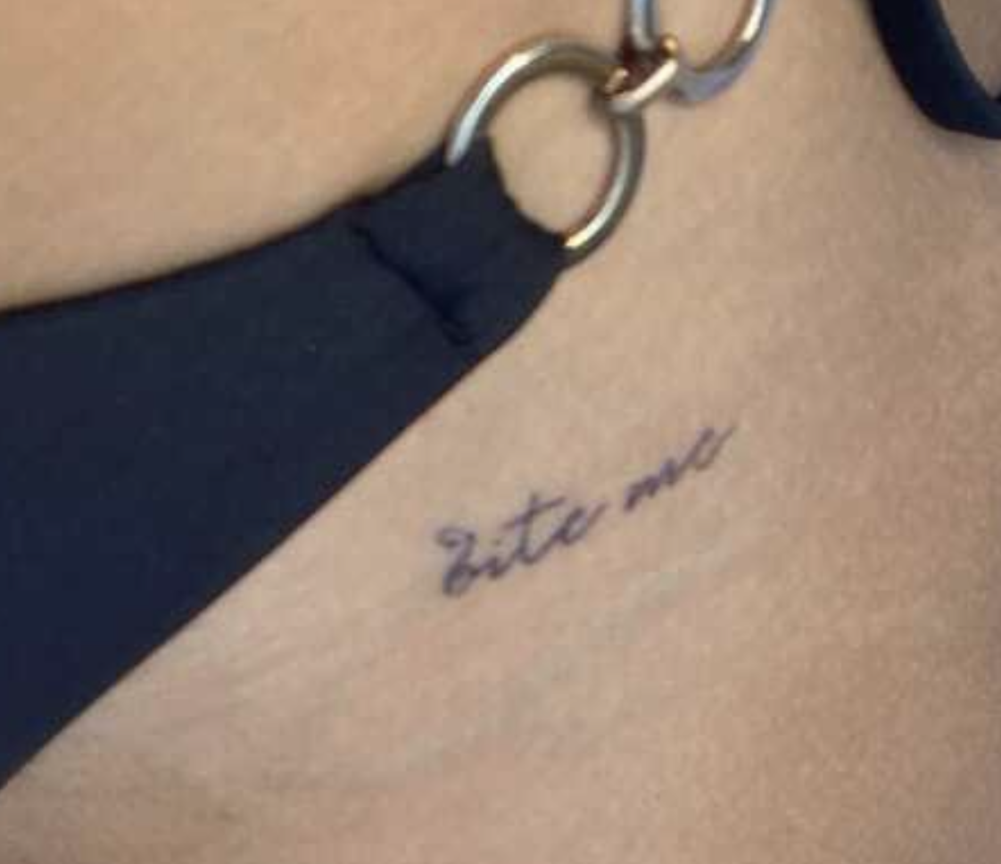 Tatuaż Półtrwały (Tymczasowy) - Napisy Sexy bite me kiss love here - Selfish