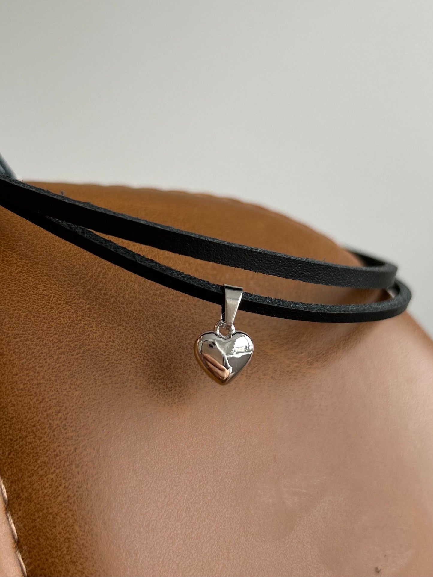 Skórzany Rzemień Choker na Szyję z Zawieszką - Małe Serce - Selfish