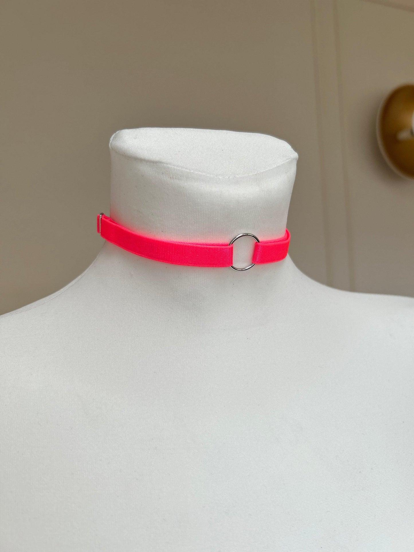 Choker z Metalowym Kółkiem - Pink Neon - Selfish