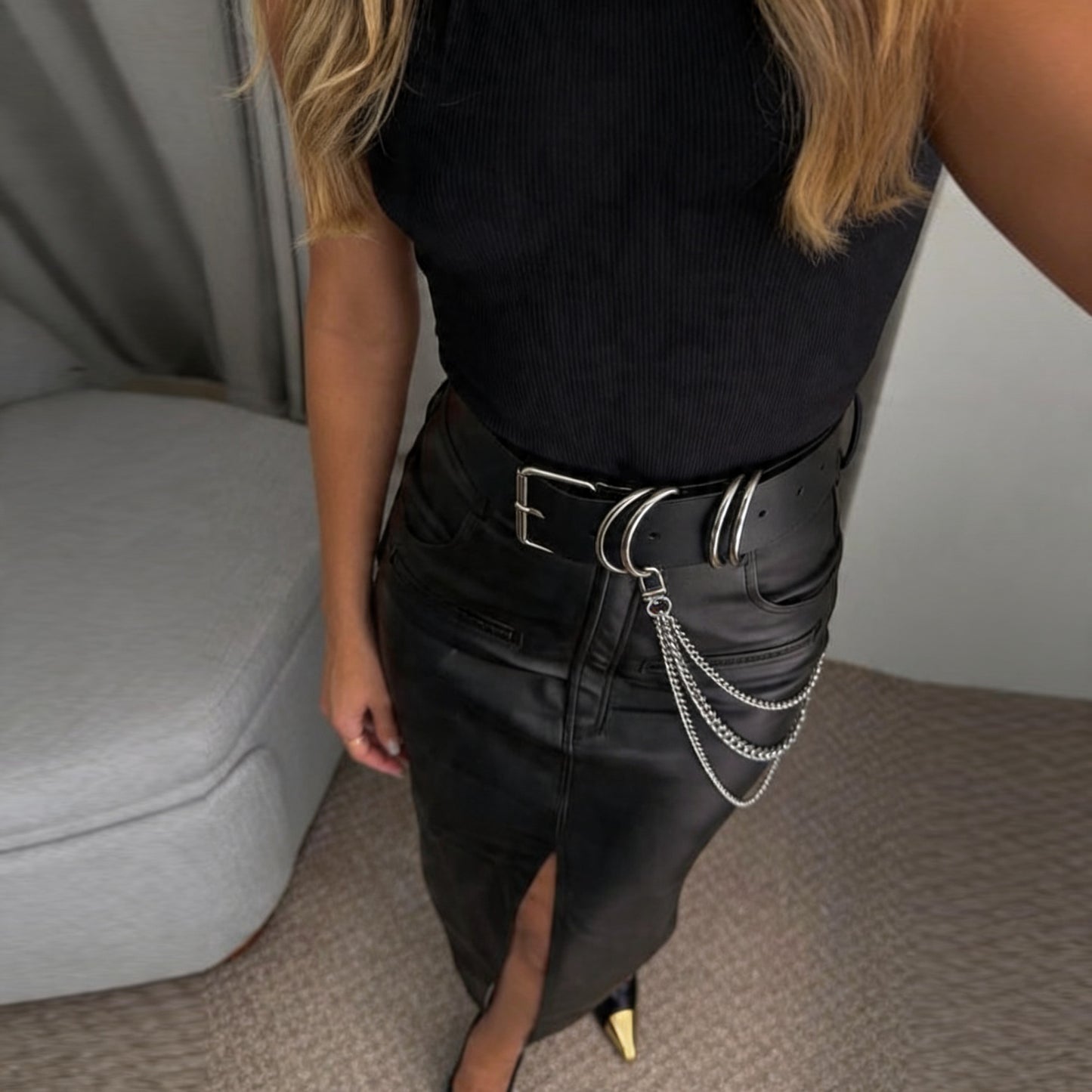 Nova – Szeroki Pasek do Sukienki z Łańcuszkiem