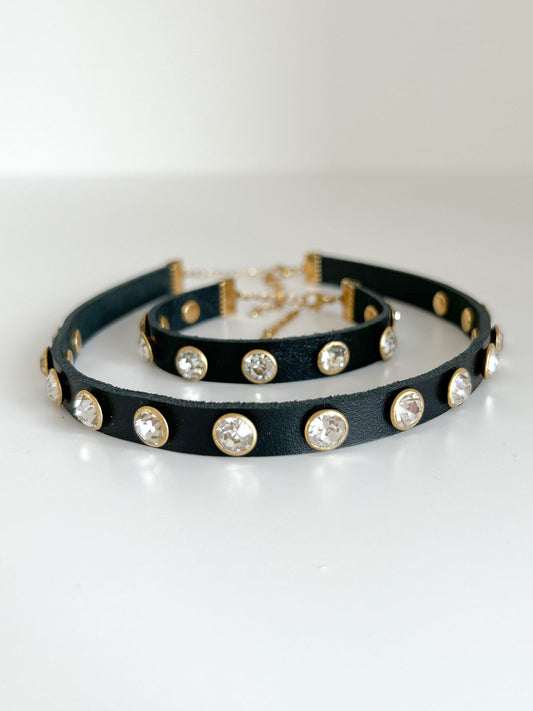 Leather collar with rhinestones