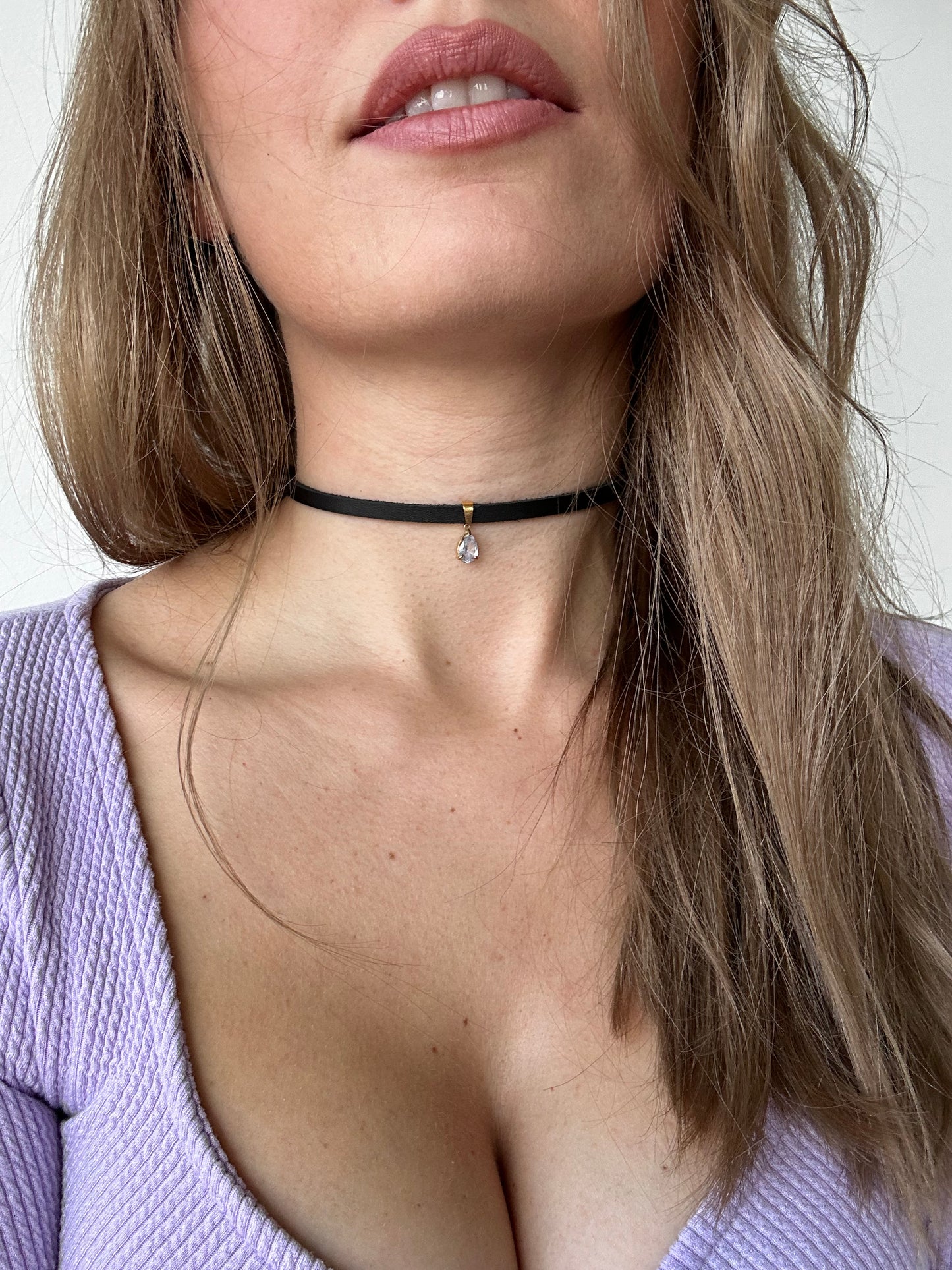 Elegant Black Choker with Pendant - No. 6