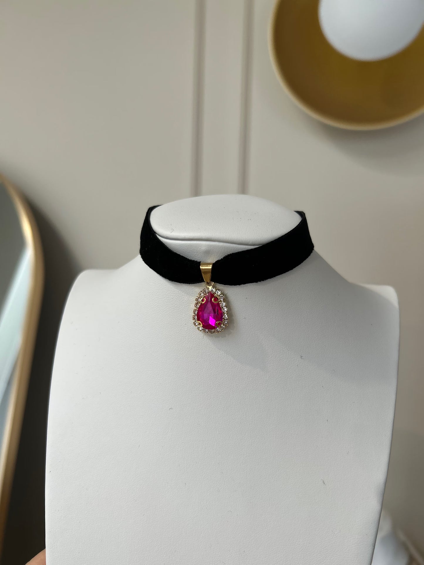 Aksamitka Czarna - Choker na Szyję z Łezką - Hot Pink