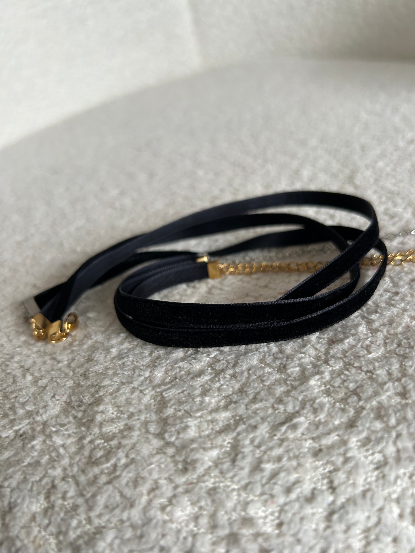 Elegant Black Choker with Pendant - No. 5