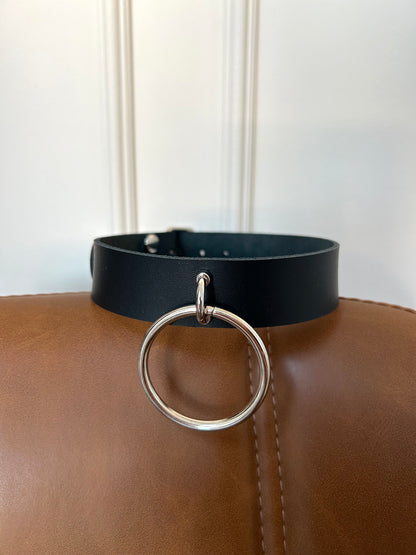 Tease - Dámský kožený obojek s kroužkem na zavěšení