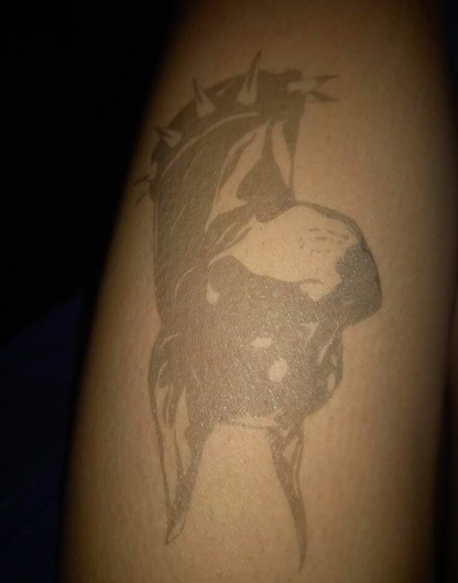 Halbpermanentes (temporäres) Tattoo – Dobermann