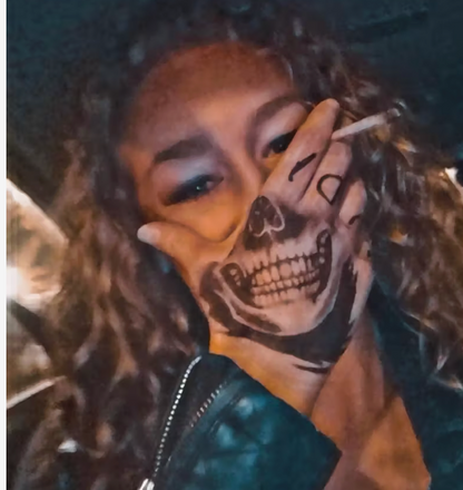 Tatouage semi-permanent (temporaire) - Tête de mort sur la main