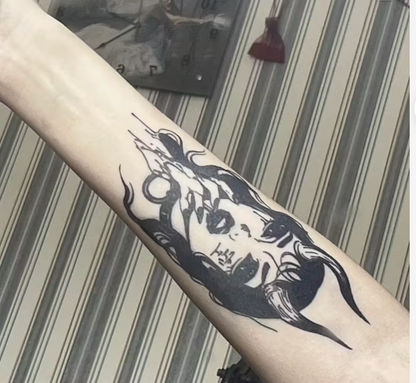 Tatouage semi-permanent (temporaire) - Femme démoniaque