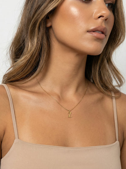 Maanletter - Gouden ketting met beginletter