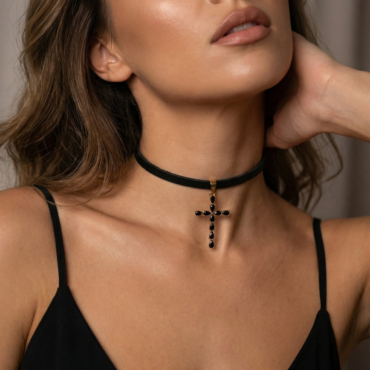 Skórzany Rzemień Choker na Szyję z Zawieszką - Krzyż Duży Czarny