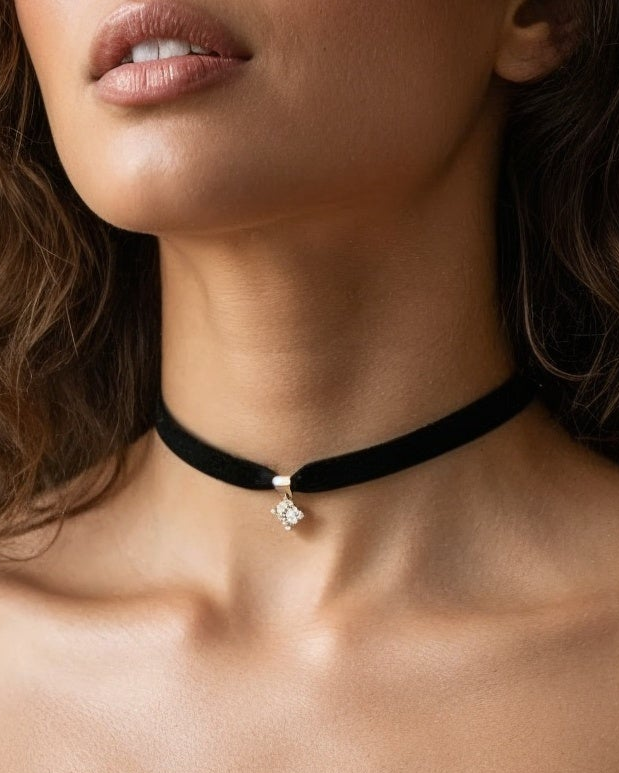 Černý samet - náhrdelník na krk s přívěskem z kubického zirkonie