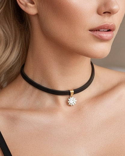 Skórzany Czarny Choker  na Szyję z Zawieszką - Kwiat - Selfish